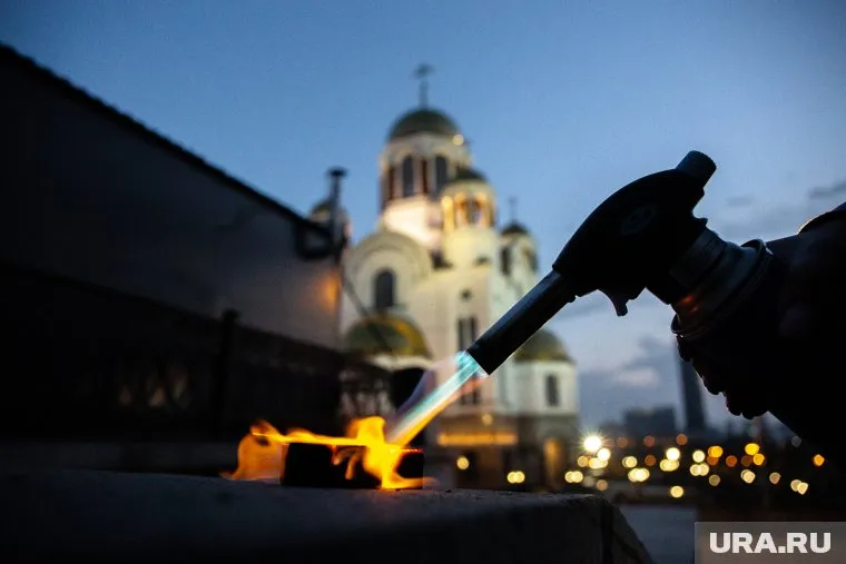 Тейлор подожгла автомобиль в Екатеринбурге