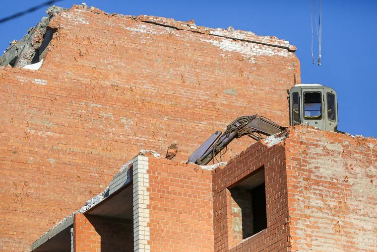 Снос долгостроя. Тюмень