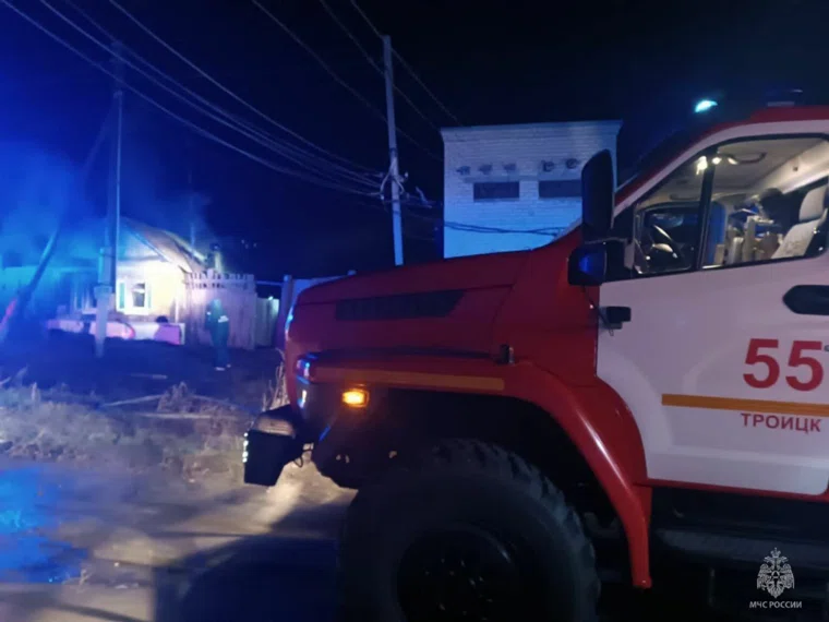 С огнем боролись 14 человек и три единицы техники