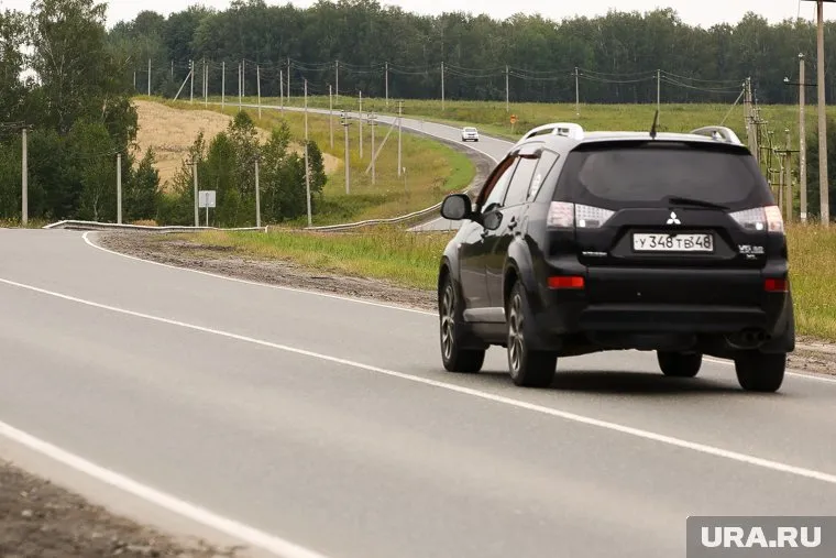 В ЯНАО определят подрядчиков для содержания нескольких строящихся участков дороги Сургут – Салехард (архивное фото) 