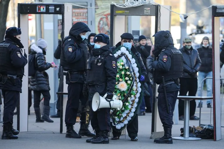 Прощание с народным артистом СССР Арменом Джигарханяном в Московском драматическом театре. Москва