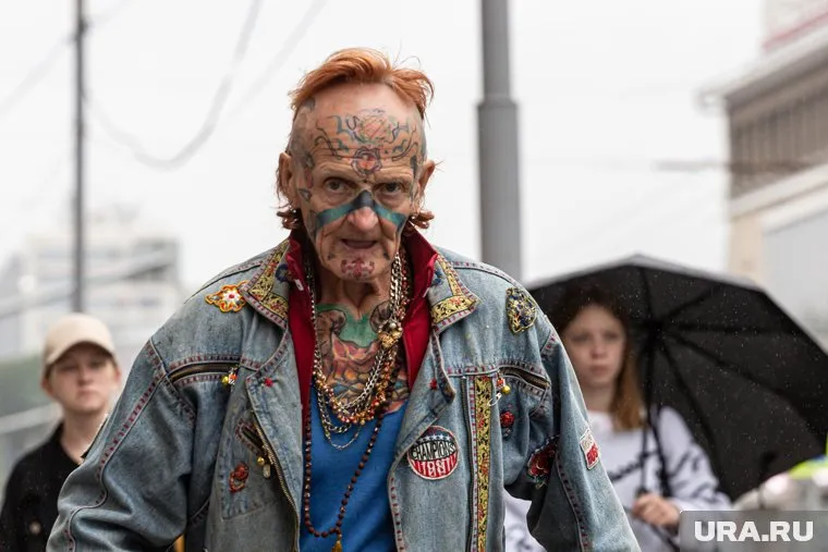 В выпуске ведущий побывал дома у деда Спартака