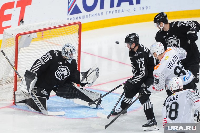 Вратарь челябинского «Трактора»: выкарабкаться из непростой ситуации нужно всем вместе