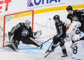 Вратарь челябинского «Трактора»: выкарабкаться из непростой ситуации нужно всем вместе