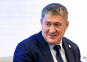 «Всегда спрашивает про семью»: Махонин рассказал, о чем говорил с Путиным без камер