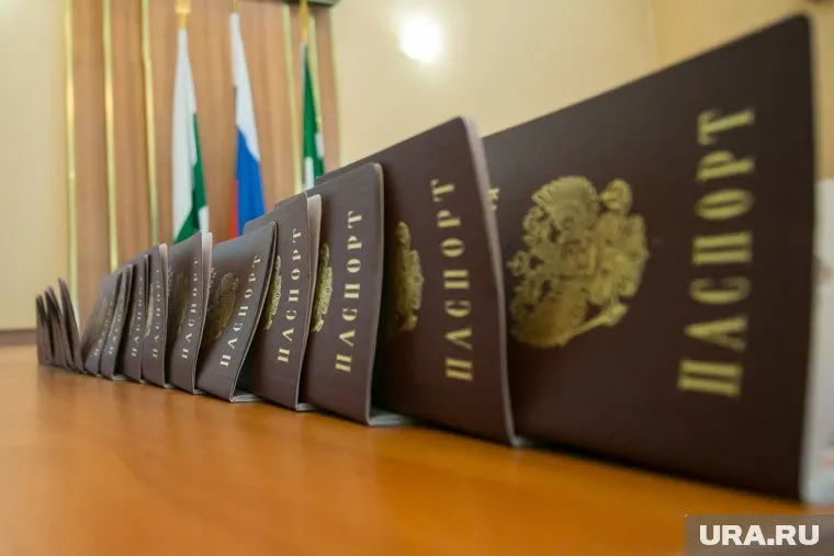 В настоящее время паспорт становится бессрочным после оформления в 45 лет