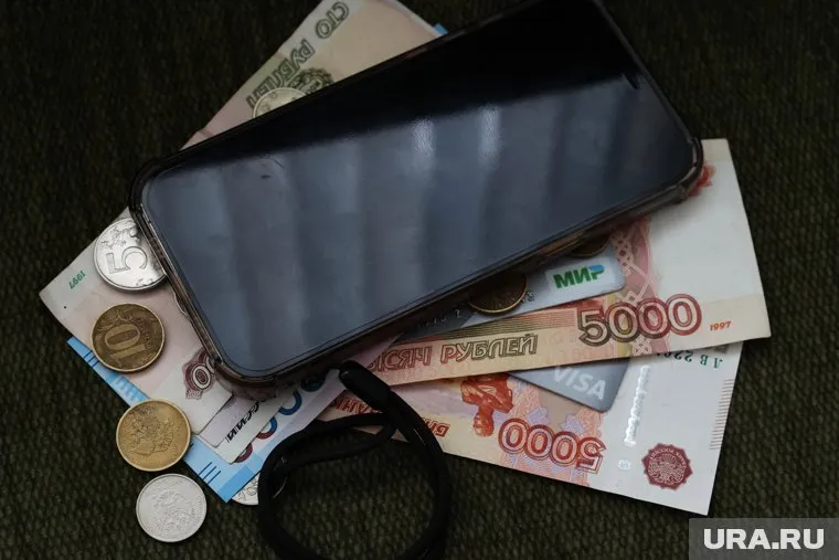 Даже вытянув все деньги, мошенники продолжали убеждать жертву занять в долг у знакомых