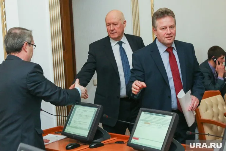 Виктору Сухневу и Александру Карпову (справа) прочат отставку