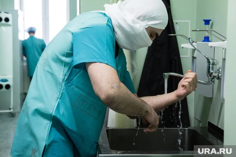 Пенсионерке из Салехарда вырезали гигантскую опухоль