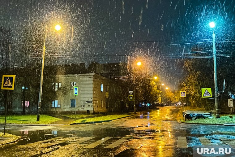 На Петербург обрушился первый мощный снегопад в этом году. Видео
