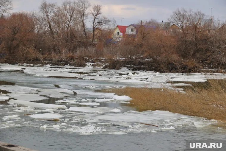Переправа закрыта на три дня из-за пропуска льда