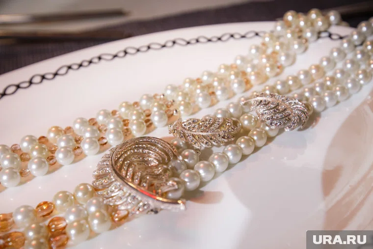 Жертвой аферы в Кургане стала 18-летняя девушка, у которой украли золотые украшения