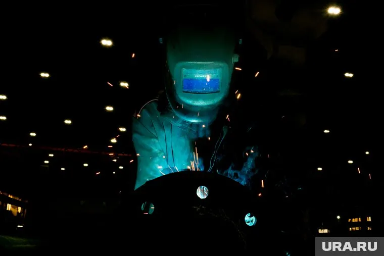 На завод «Нейвасталь» ищут начальников цехов, электриков и другой персонал