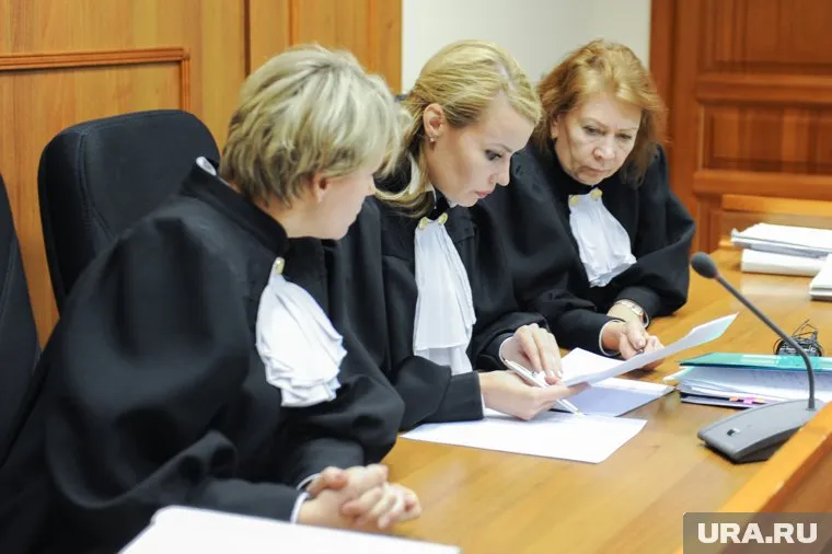 Президентский указ сменил судей по всей стране