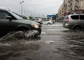Улицы Екатеринбурга превратились в реки после дождя