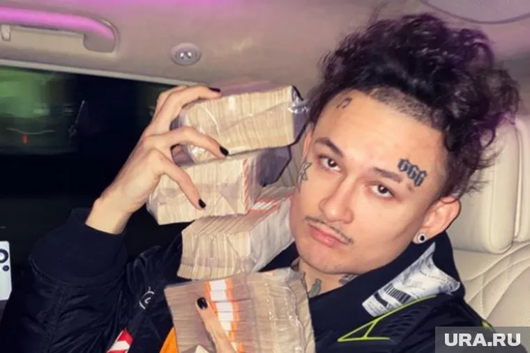 Клип был снят на Iphone в обычном отделении банка