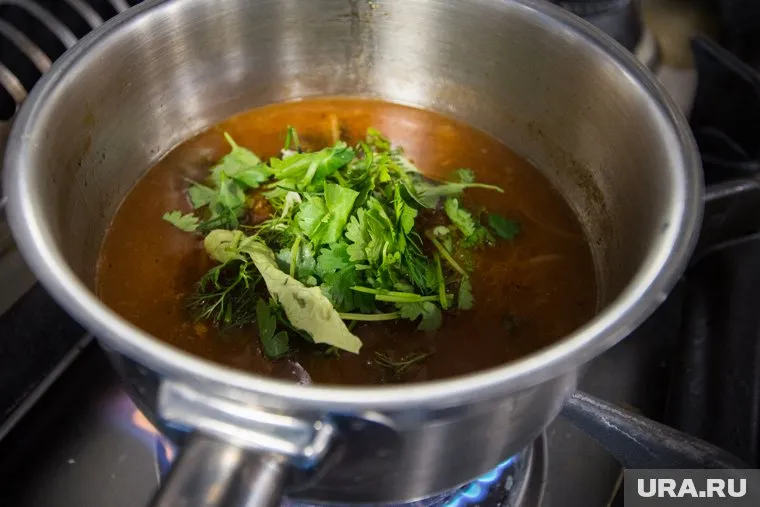 Мэр Белоярского района приготовил постные щи по фирменному рецепту