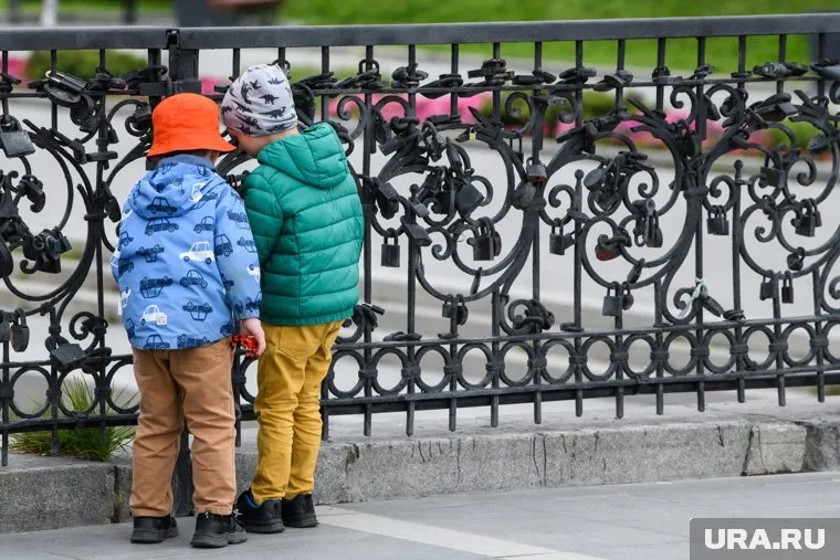 В России количество детей-сирот составляет порядка 35 тысяч, заявила Мария Львова-Белова