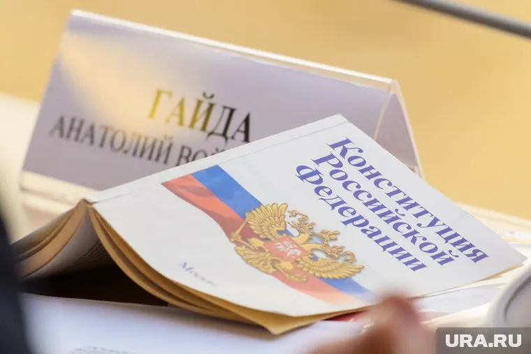 Упоминание о боге предлагают включить в статью о правопреемстве России