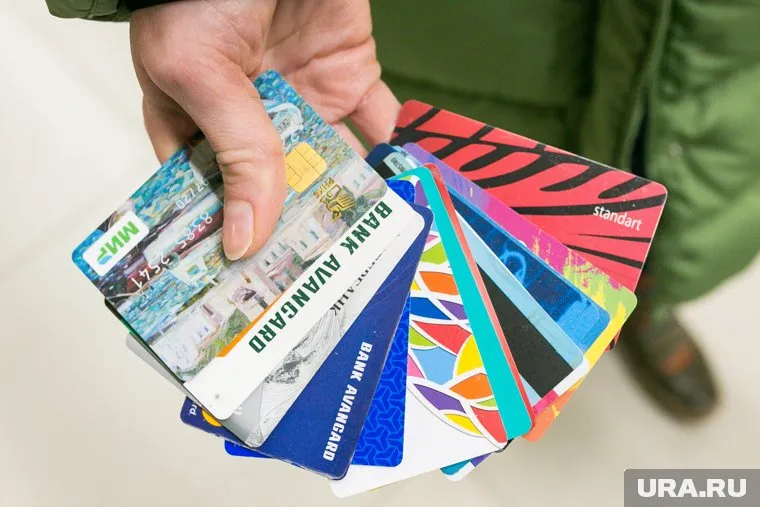 Пластиковые банковские карты в скором времени потеряют свою популярность, считает Андрей Спиваков