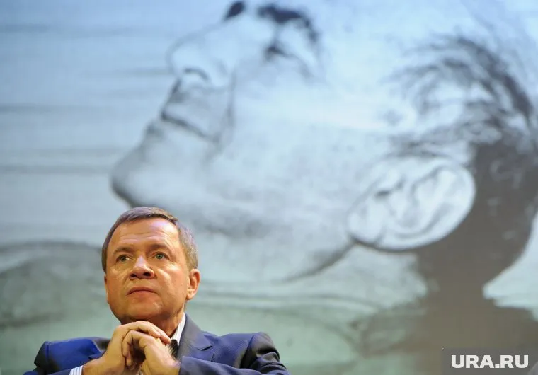 Удостоверение бизнесмена подписано бывшим главой Администрации Президента Валентином Юмашевым.