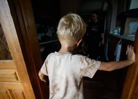 У мальчика, выпавшего в Екатеринбурге с 8 этажа, умерла мама