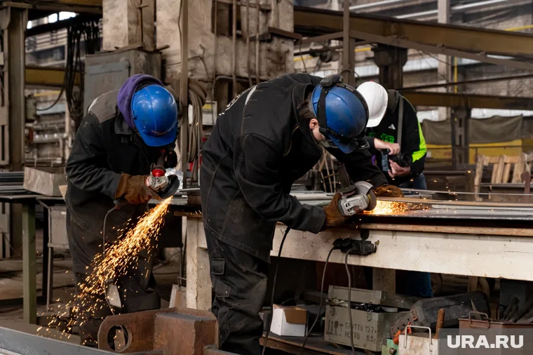 Молодые кадры согласны работать на заводах, но хотят на работе чистоты, света и уюта (архивное фото)