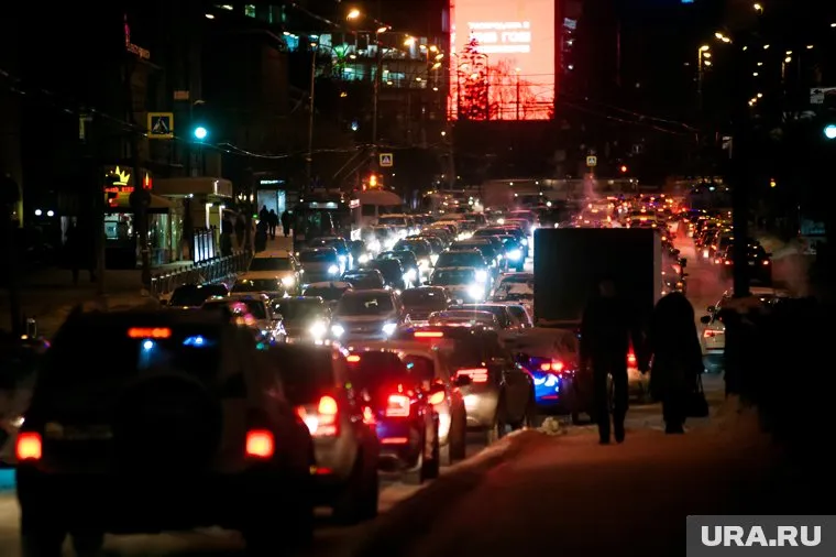 Горожане вынуждены стояться в 10-балльных пробках