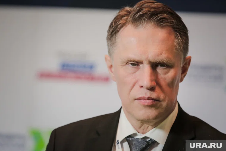 Награду Ольге Самойловой вручил министр здравоохранения РФ Михаил Мурашко