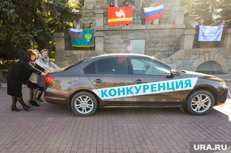В возглавляемом Анной Козловой (слева) ведомстве началась проверка