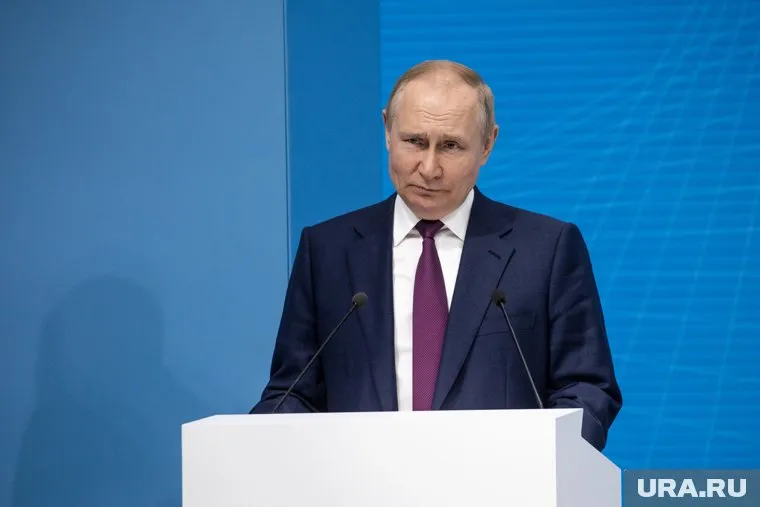 Владимир Путин проверил ход строительства объектов Мариуполя, отметили в пресс-службе