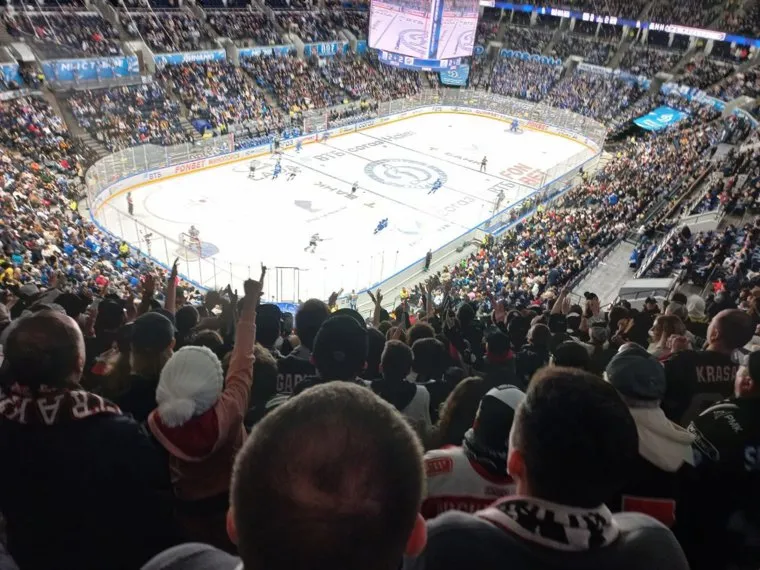 Трибуны выразили свою поддержку челябинской команде