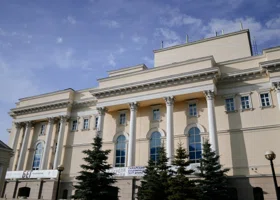 «Кресла вернули, вернем и директора!»: как актеры тюменского драмтеатра бросили вызов системе