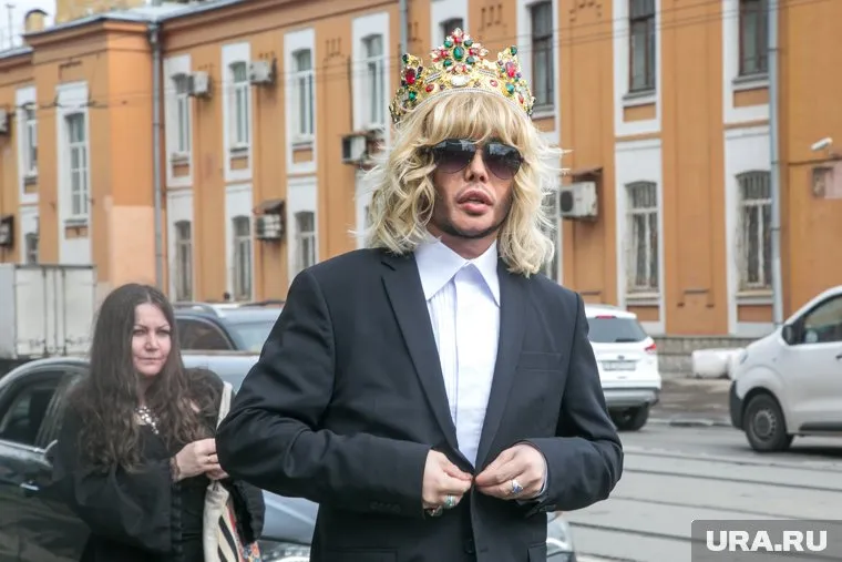 Сергей Зверев выложил фото из своего дембельского альбома