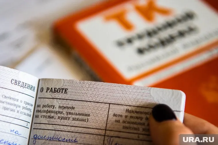 Работники медиахолдинга винят в невыплате зарплат экс-директора Михаила Белоусова