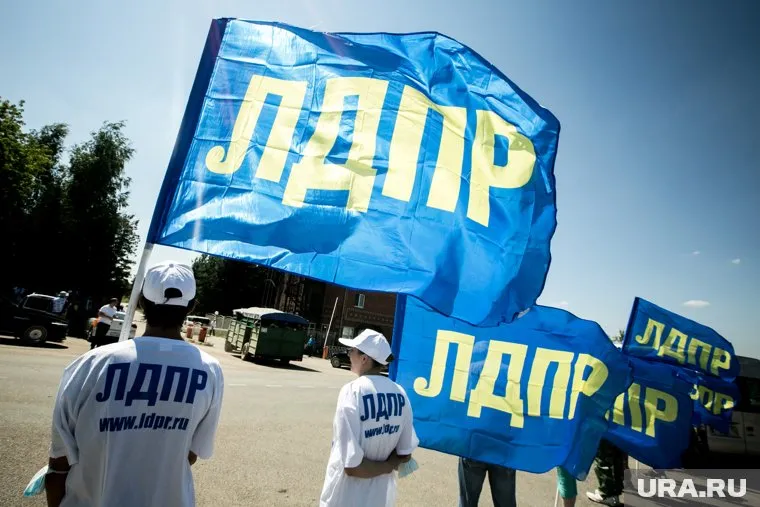 По мнению источника агентства, окружное руководство партии избавляется от неугодных