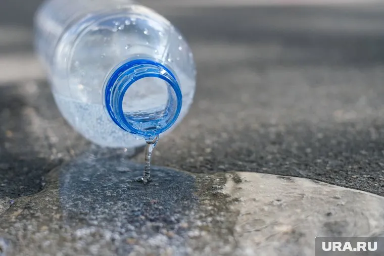 Инсталляция из тысяч бутылок поднимет проблему чистой воды