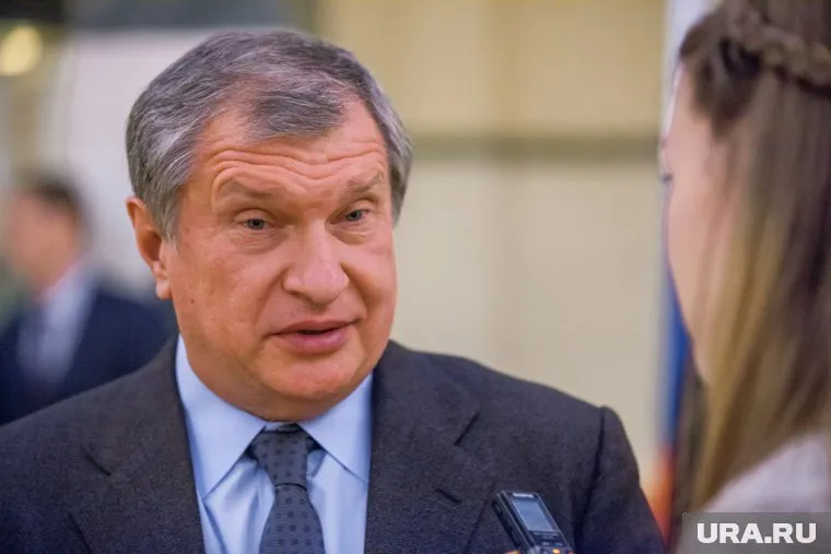 Сечина "проверяют на лояльность"