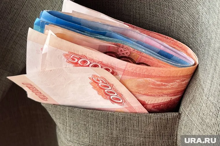 Решение о повышении окладов чиновникам поддержали депутаты