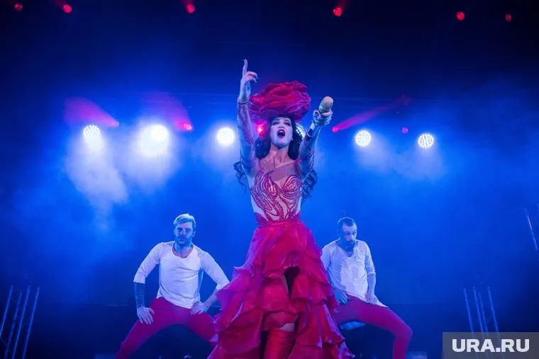 Бузова запустила хештег #ВтораяПослеПутина