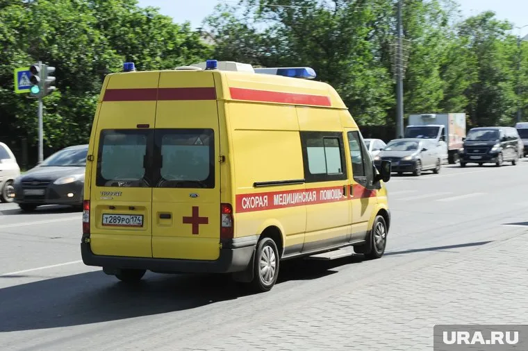 Неадекватного старика увезли в больницу