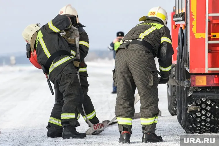 Ямальские пожарные потушили грузовик в ХМАО