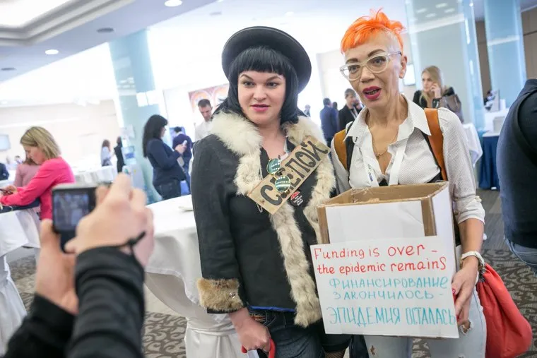 VI Международная конференция по ВИЧ-СПИДу в восточной Европе и Центральной Азии. Москва, косплей, сбор денег, маслова ирина, лиса алиса и кот базилио, побирушки, финансирование закончилось, эпидемия осталась