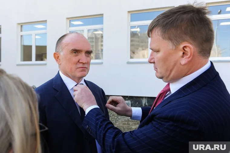 Дмитрий Федечкин (справа) может покинуть команду губернатора Бориса Дубровского (слева)