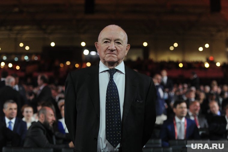 Путин присвоил звание Героя труда Никите Симоняну 