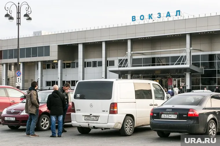 Руководство уральских жд-вокзалов задолжало зарплату 500 работникам
