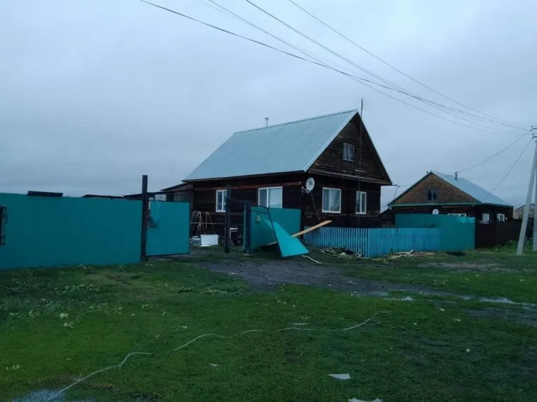 Последствия смерча в Половинском округе Курганской области