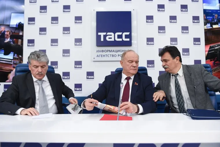 Пресс-конференция кандидата в президенты Павла Грудинина. Москва, грудинин павел, зюганов геннадий, болдырев юрий