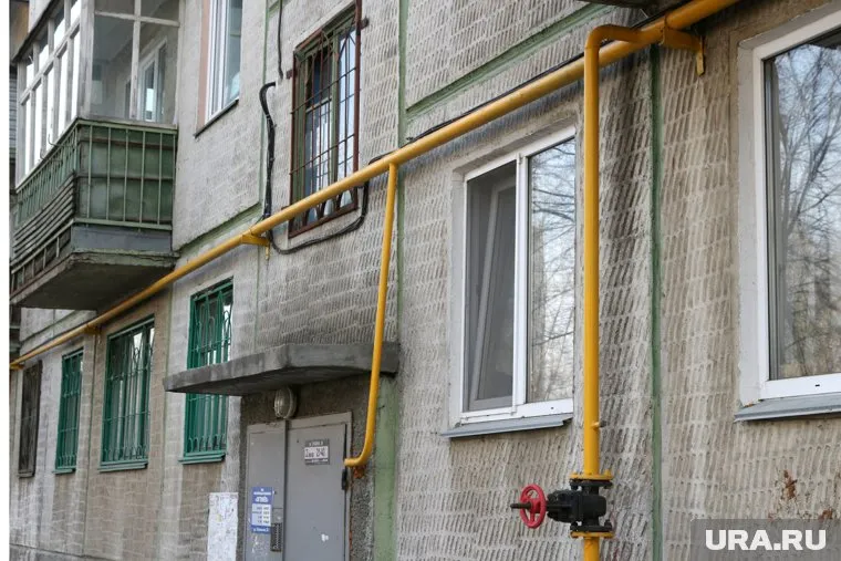 Власти пытаются выяснить, кому принадлежат трубы