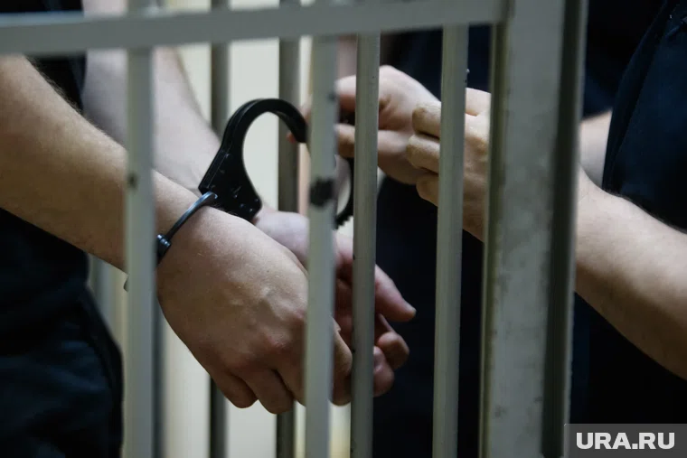 Тренер арестован за интимную переписку с воспитанницей